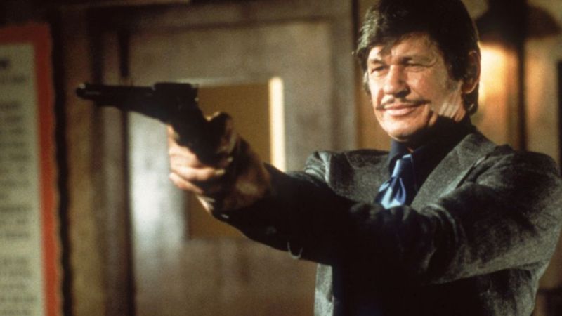 Un justicier dans la ville Backdrop Image