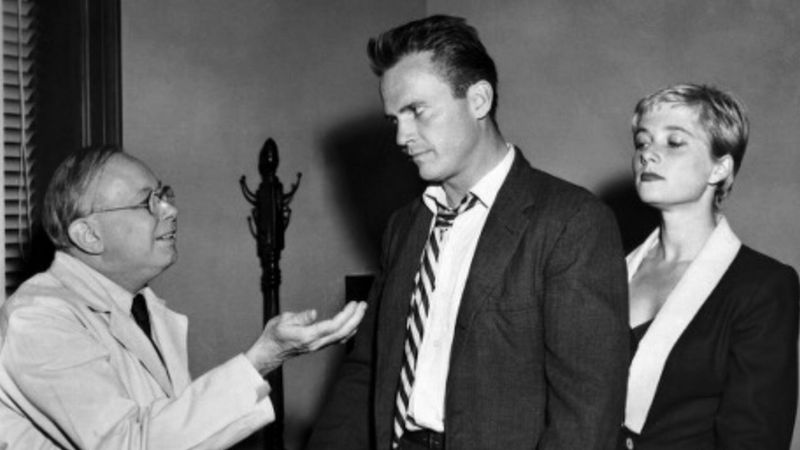 Kiss Me Deadly Backdrop Image