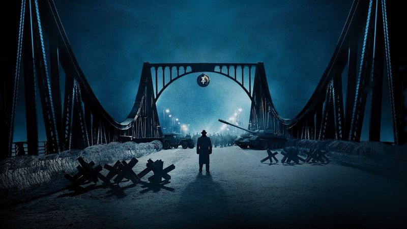 Le Pont des Espions Backdrop Image