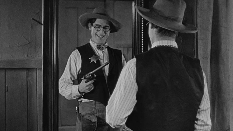 LE PETIT FRERE Backdrop Image